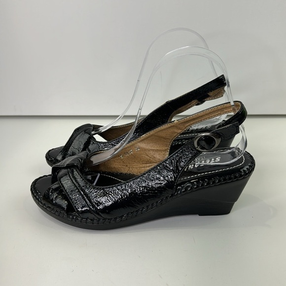 Elegant Black Wedge Sandals - Picture 5 of 11